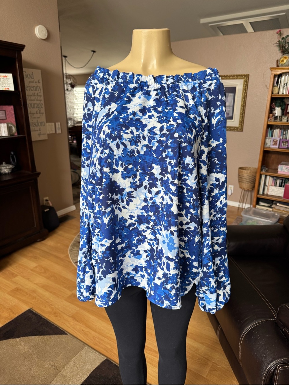 Vince Camuto blue & white floral off shoulder peasant blouse-size XL